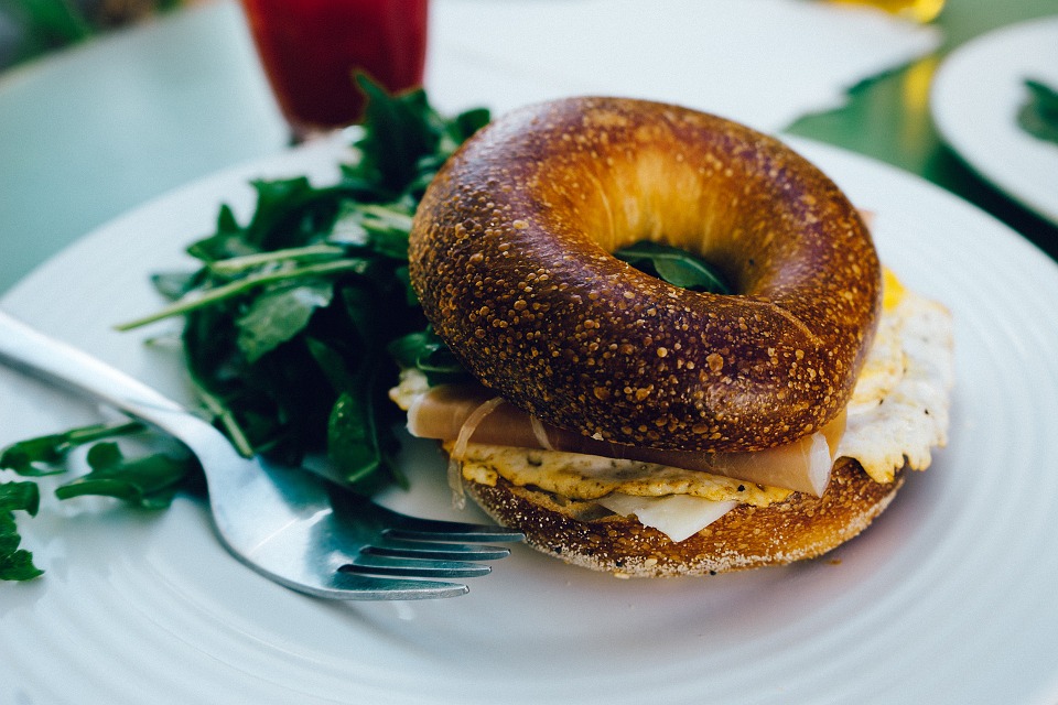 Pane bagel? Ecco l’idea per una pausa pranzo fuori dagli schemi